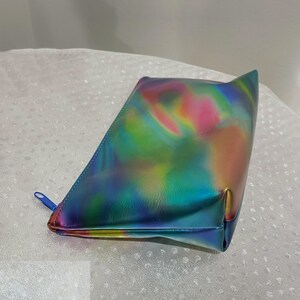 Monedero de cuero con diseño prismático de arcoíris metálico, regalo de cuero, forrado, bolsa de cosméticos, opciones de tamaño, regalo de cumpleaños, cuero europeo premium, Navidad imagen 6