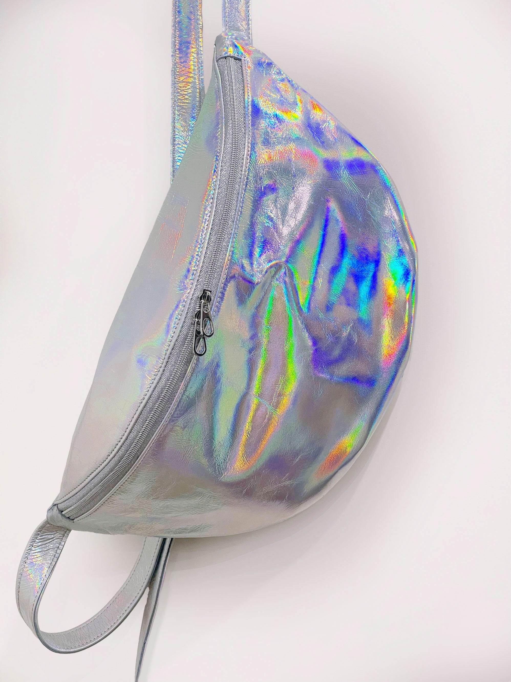 S*N様 RASSVET ホログラフィック スリングバッグ ホログラフィックピンクの大型スリングバッグ、レザークロスボディ