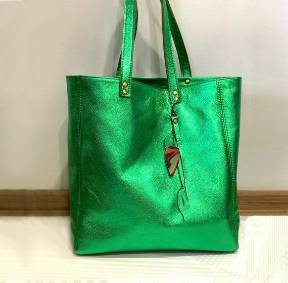 LEATHER QUILTED MEDIUM POUCH MILIEU GREEN LEATHER QUILTED MEDIUM POUCH MILIEU GREEN