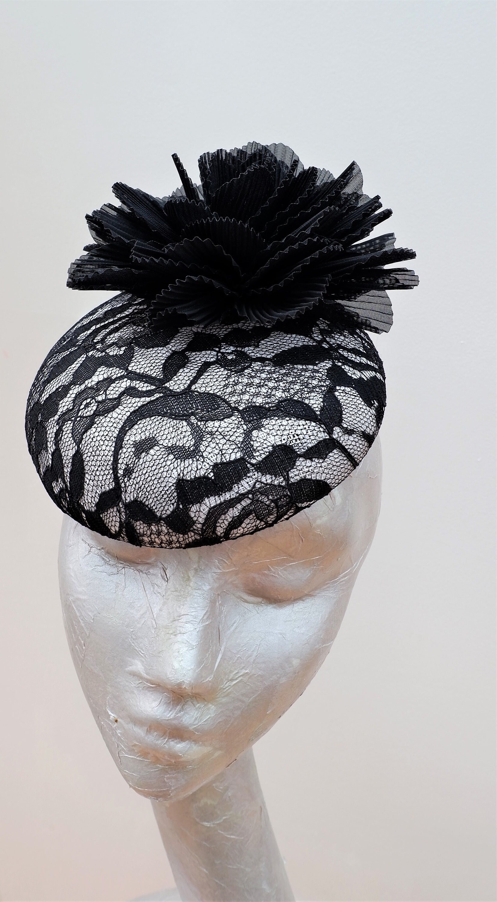White Lace Pillbox/Button Fascinator