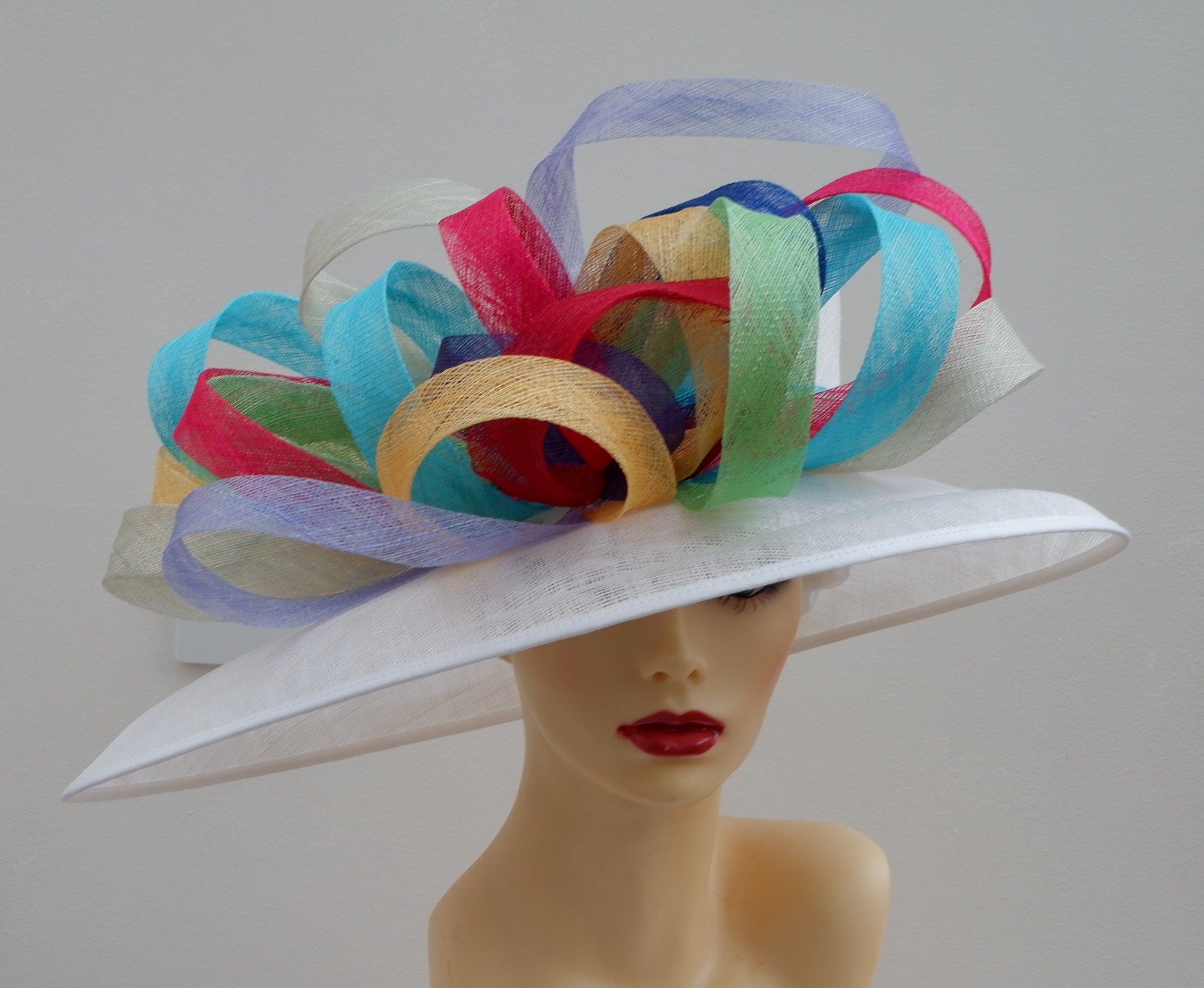 Large White Oval brimmed feature hat 