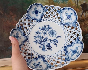 Meissen Antique 1815..1924 year Germany porselain Collection Gift for woman Saucers Plate Magnificent Meissen blue onion