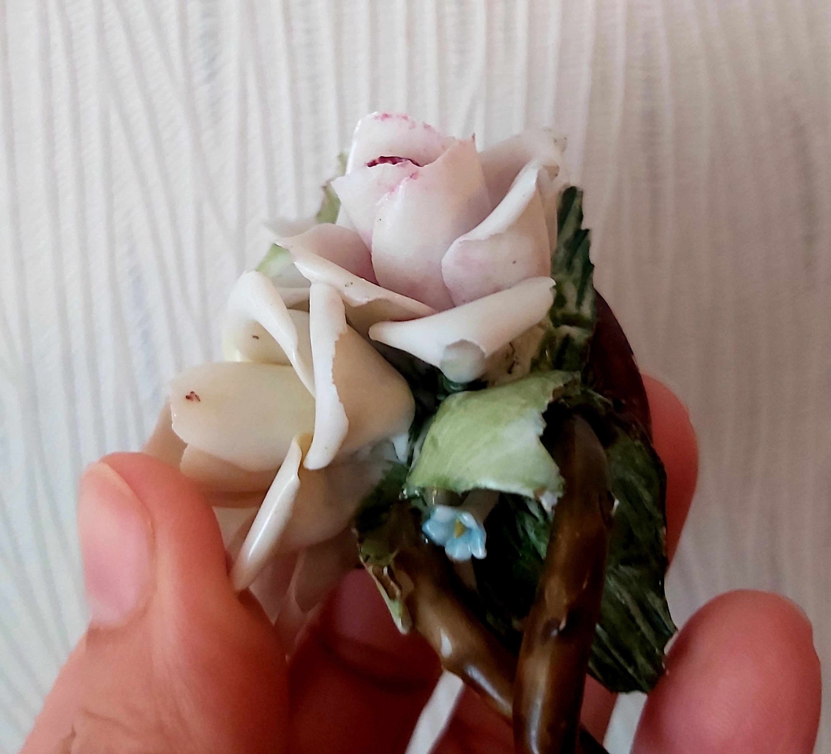 バラの陶器　カポディモンテ イタリア製 輸入雑貨 置物 陶花 ローズ バラ 陶器