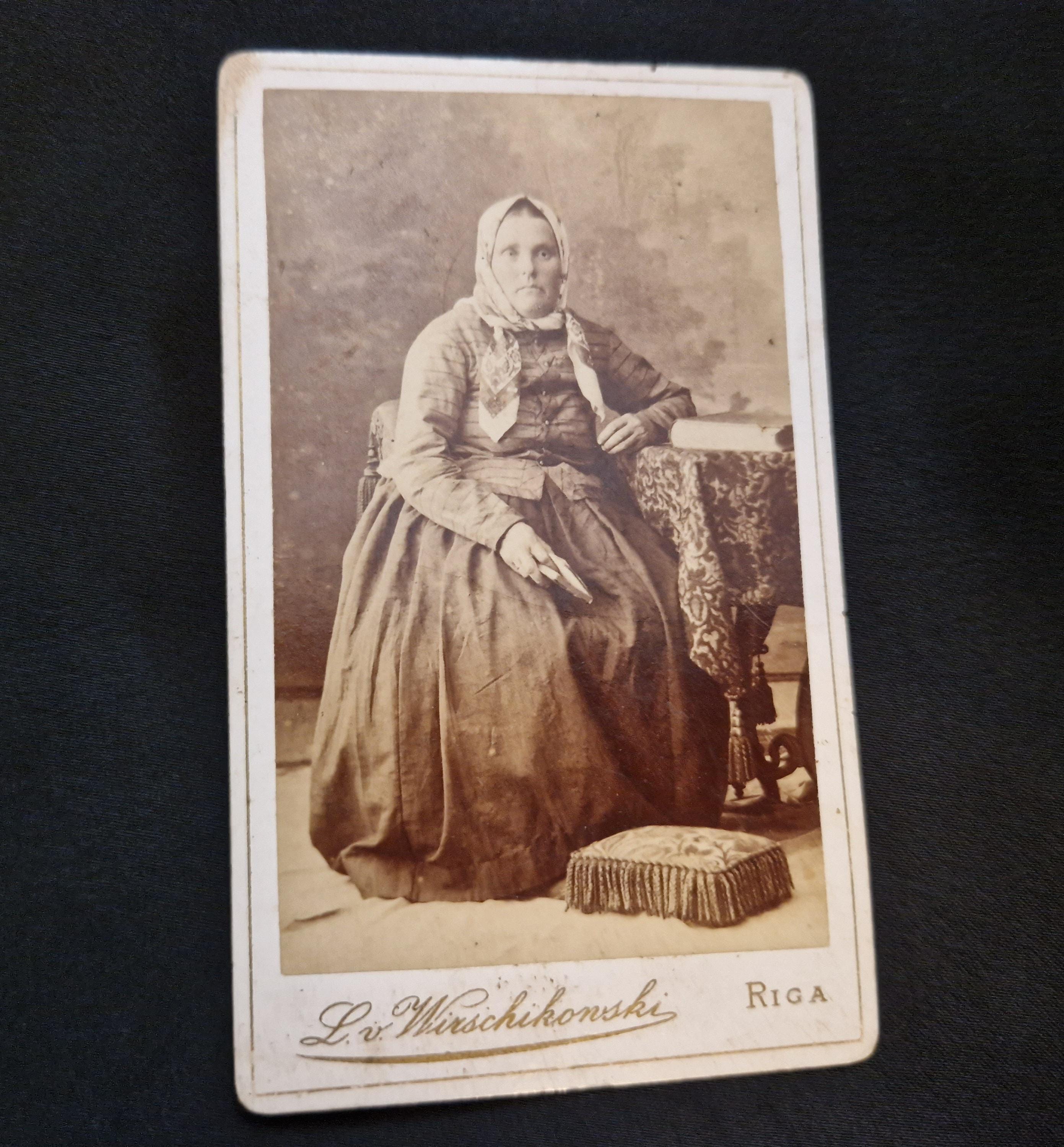 Antique photo 1860.. women collection