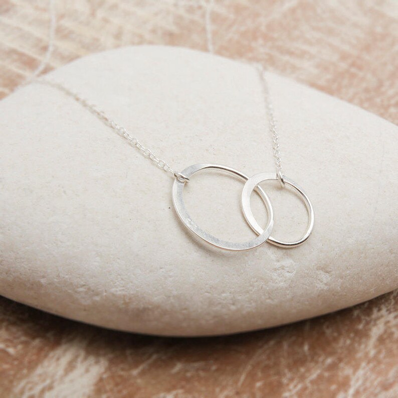 mother daughter interlocking circle necklace