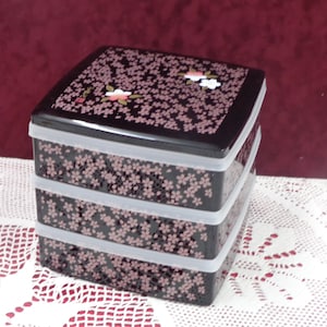 Japanese Lacquer Food Container Bento Lunch Box &quot;JUBAKO&quot; Three Stages Decorated Cherry Blossoms by &quot;Chiyo Uno(宇野千代)&quot; Made in Japan Unused