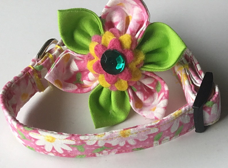 Pink White & Green Floral Daisy Collar With Matching Flower For Dogs And Cats /Summer flower Collar/ Buckled or Martingale / Leash Upgrade image 2