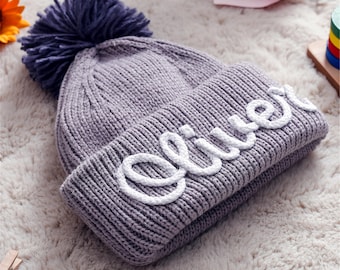 Anpassad namnmössa för baby, personlig vintermössa för barn, mössa med namn för baby, mössa med pompom, mössa för nyfödd med namn, mössa för babyshowerpresent