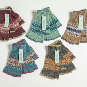 Ladies Shetland Fairisle Flower Fingerless Gloves