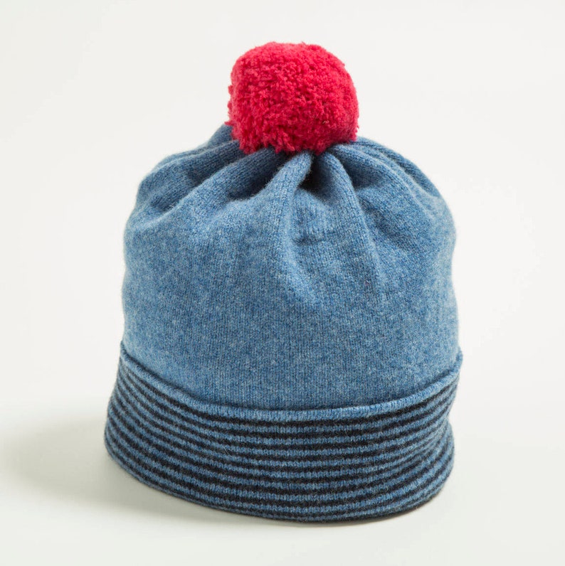 J Lambswool Pom Pom Knitted Hat blue/navy rasp pom