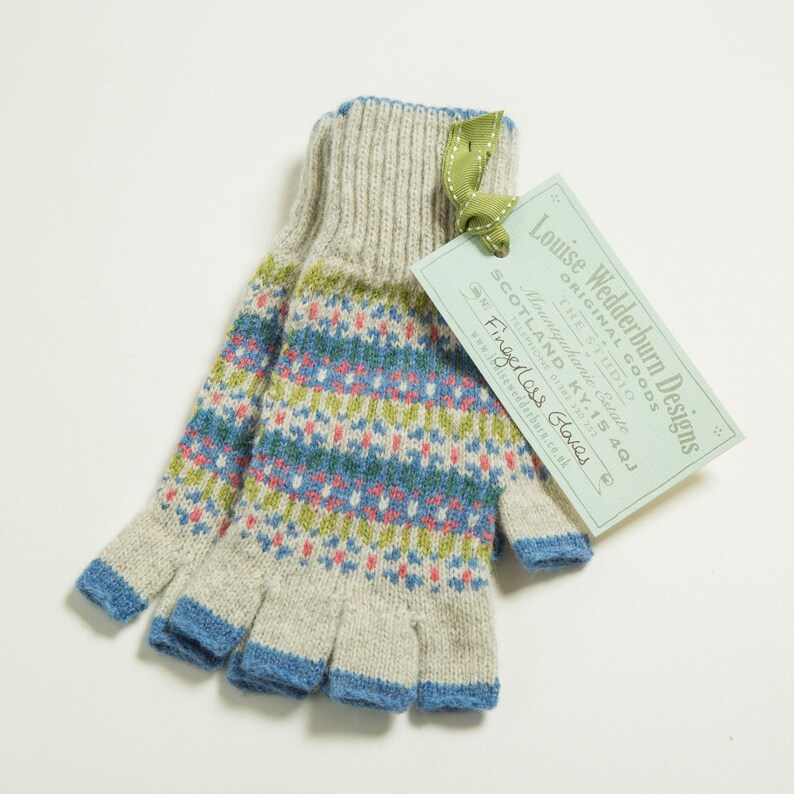 F Ladies Shetland Fingerless, knitted Fairisle gloves oatmeal/blue tipping