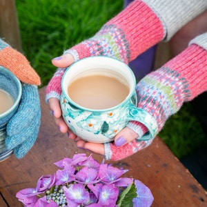 F Ladies Shetland Fingerless, knitted Fairisle gloves image 2