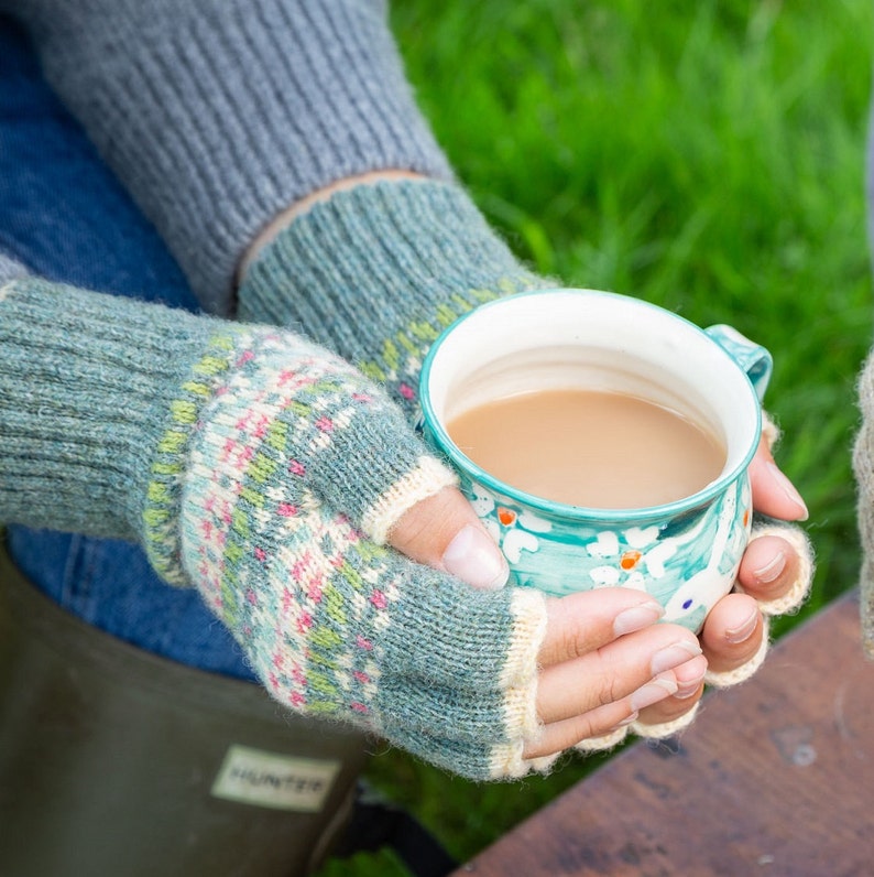 F Ladies Shetland Fingerless, knitted Fairisle gloves image 10