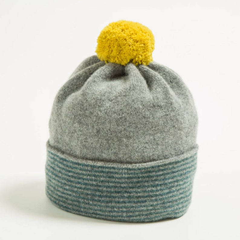 J Lambswool Pom Pom Knitted Hat grey/green yell pom