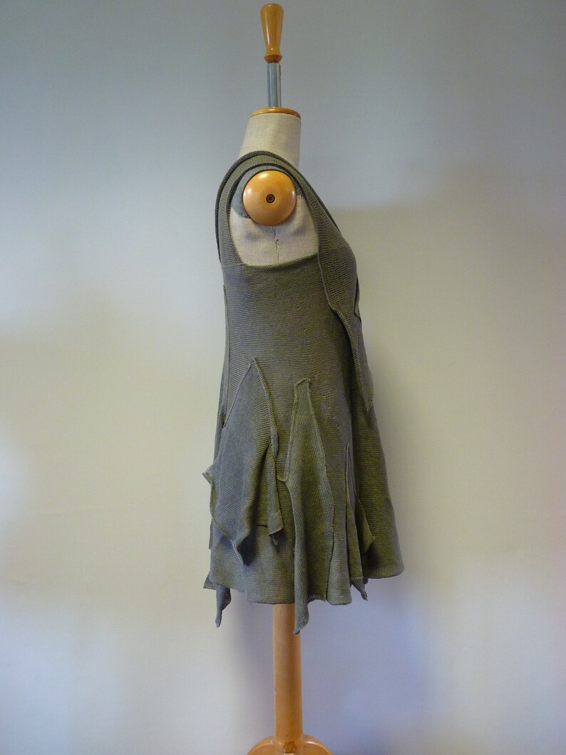 Feminine olive linen tunic size M.