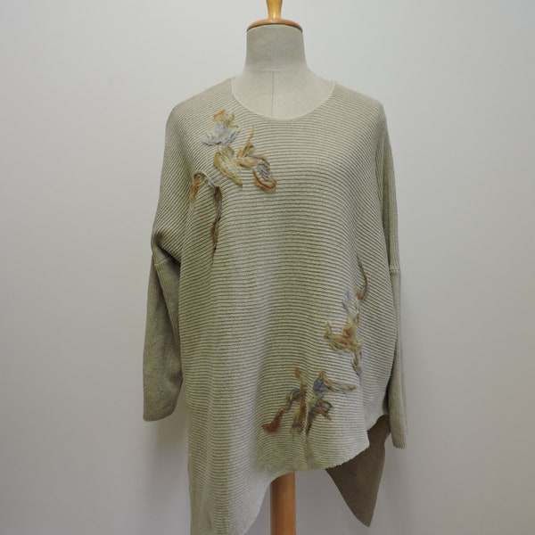 Essentials, silver lining colored, sweater with wool decoration, size XXL.