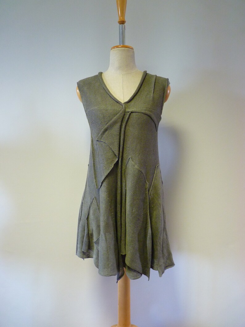 Feminine olive linen tunic size M.
