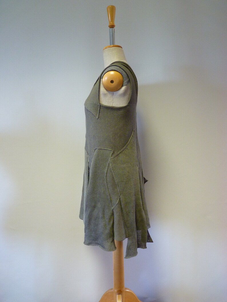 Feminine olive linen tunic size M.