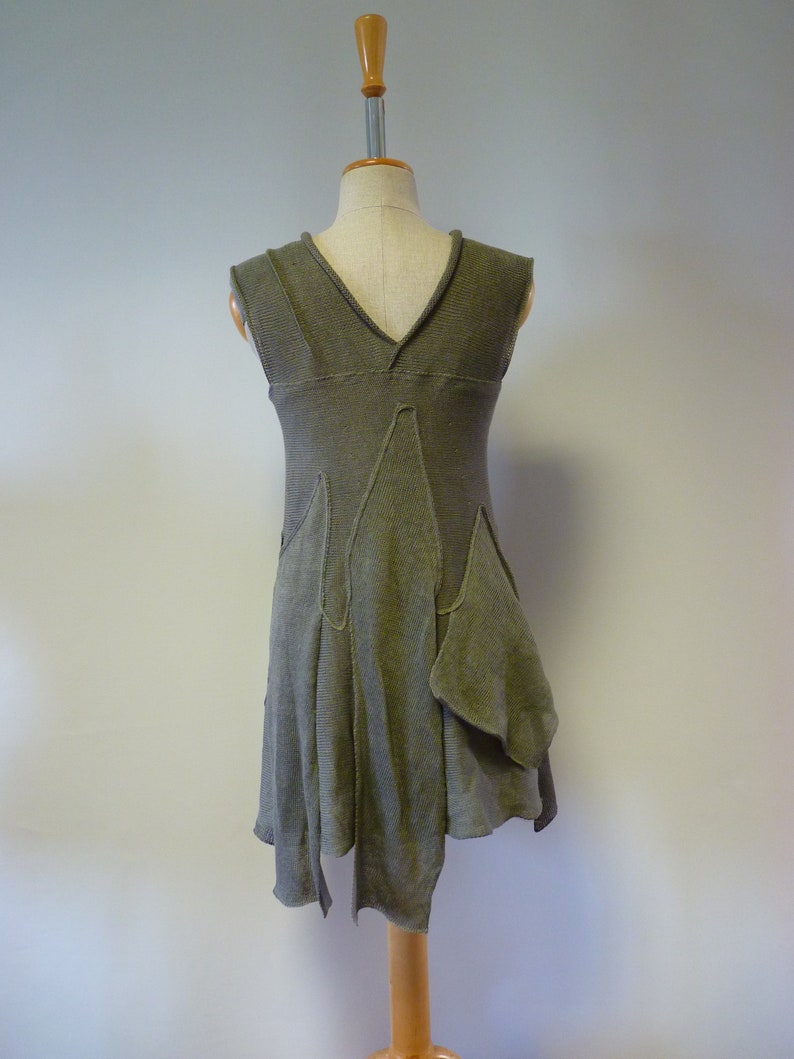 Feminine olive linen tunic size M.