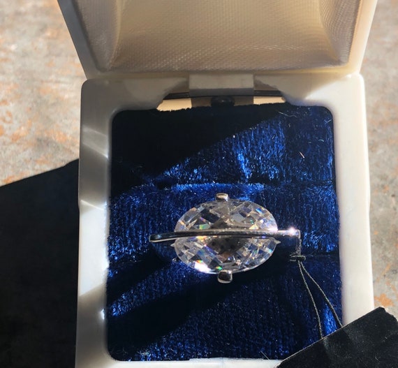 Unique Oval CZ Statement Ring, size 6 - image 4
