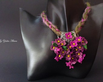 Ensemble collier et boucles d'oreilles lilas faits main en pâte polymère