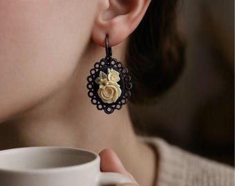 Pendientes de flor de rosa de marfil, arcilla polimérica, joyería hecha a mano