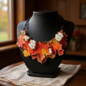 Maple Leaves Clay Necklace, Autumn Leaf Necklace, Autumn Leaves Necklace, Fall Leaves Pendant, Tree Spirit Jewelry, Woodland Fairy Jewelry