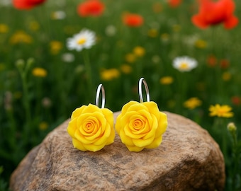 Boucles d'oreilles roses faites main en pâte polymère - Bijoux floraux jaunes
