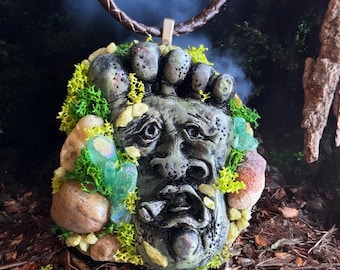 Collier totem Mystic Grove, pendentif esprit de la forêt en argile polymère