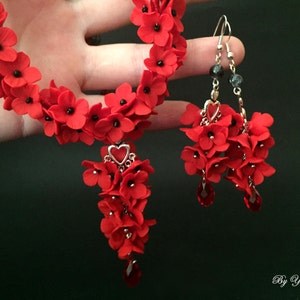 Handgjorda polymerlera röda blommor halsband örhängen set bild 1