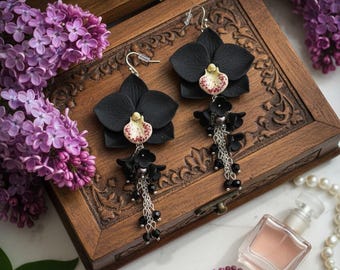 Boucles d'oreilles orchidées noires en argile polymère avec perles tchèques