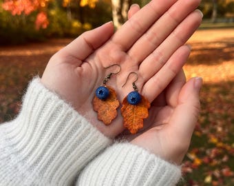 Boucles d'oreilles automne feuilles de chêne en pâte polymère et myrtilles