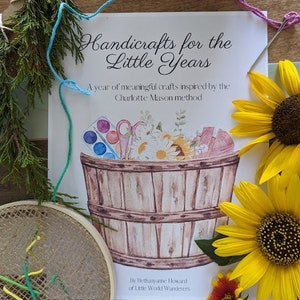 Preschool Craft Unit, Kindergarten Craft Unit, Handicrafts Guide, Handicrafts for Kids, Homeschool Handicrafts, Seasonal Craft Guide