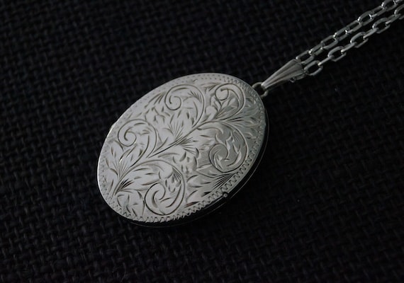 Vintage Sterling Silver Locket - Silver Locket wit