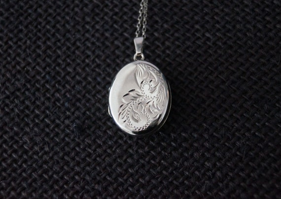 Vintage Sterling Silver Locket - Sterling Silver V