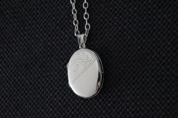 vintage Sterling Silver Locket with chain - Vintag