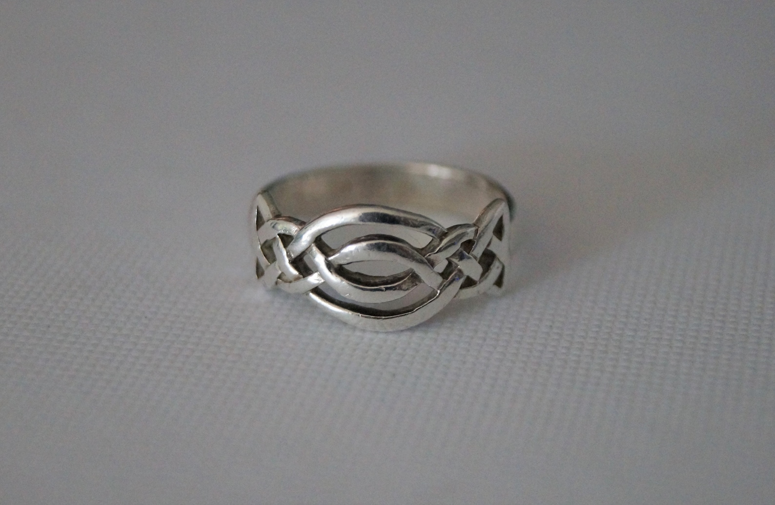 8 gauge captive bead ring