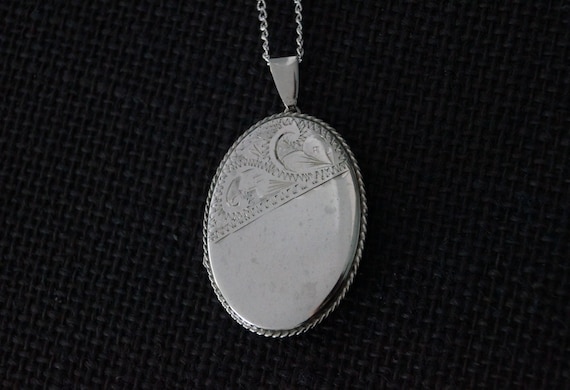 Vintage Sterling Silver Locket - Vintage Locket wi