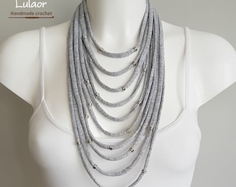 Womens ketting, brandende man, stof ketting sjaal, boho ketting, festival kleding ketting, stof en kralen, grijze ketting