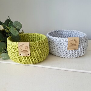 Mini cestini all’uncinetto, contenitori, set di 2 cestini piccoli, cestini grigi e verdi, cestini rotondi, contenitori decorativi, cestini fatti a mano