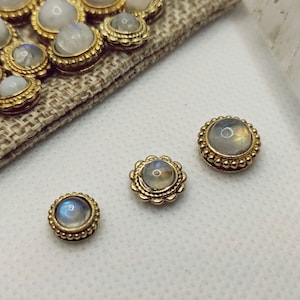 8mm, 9,5mm, 11mm Piedras sueltas ranuradas de Piedra lunar, piedras con marco de latón para la fabricación de joyas en micro macramé.