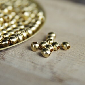 Perline in ottone 4x3'5mm, Perline rotonde, Perline d'oro, Perline di metallo, Ciondoli in ottone, Ottone grezzo, Risultati distanziatori, Perline Macrame, Ciondoli in oro Macrame immagine 4