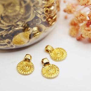 13 mm handgemaakte hangers van messing uit India – Boheemse tribale bedels voor sieraden maken, macramé en doe-het-zelf. Egyptische bedels van messing