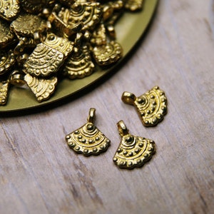 14mm Coin pendants, Brass Charms, Gold Charms, Macrame charms, Brass pendant, Charms for making Macrame jewelry, brass charms, Tribal charms imagen 2