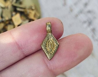 18mm Coin pendants, Brass Charms, Gold Charms, Macrame charms, Brass pendant, Charms for making Macrame jewelry, brass charms, Tribal charms