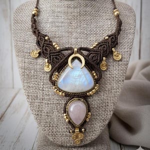 Macrame necklace with moonstone and rose quartz – Bohemian jewelry with brass and tribal details