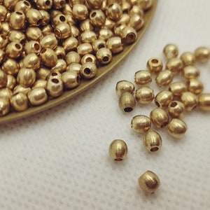 Perline in ottone 4x3'5mm, Perline rotonde, Perline d'oro, Perline di metallo, Ciondoli in ottone, Ottone grezzo, Risultati distanziatori, Perline Macrame, Ciondoli in oro Macrame immagine 1