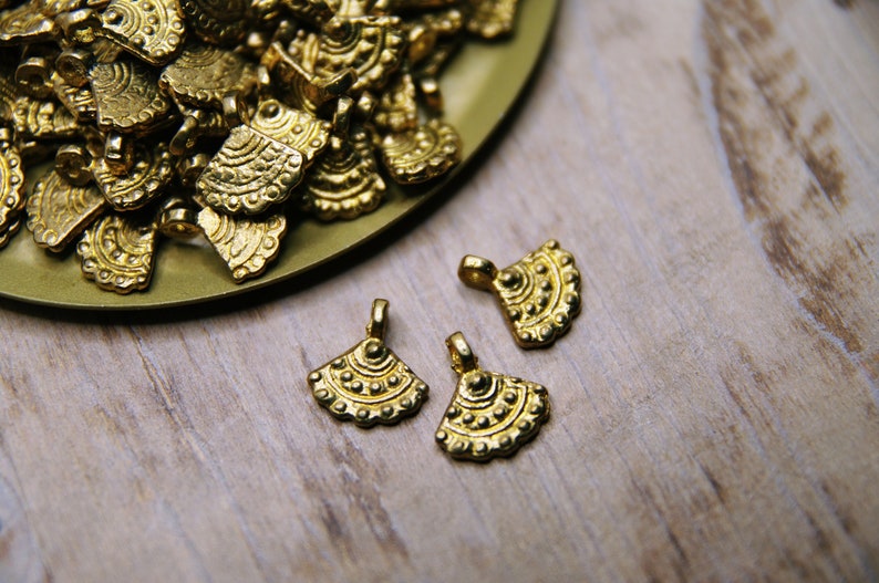 14mm Coin pendants, Brass Charms, Gold Charms, Macrame charms, Brass pendant, Charms for making Macrame jewelry, brass charms, Tribal charms imagen 2
