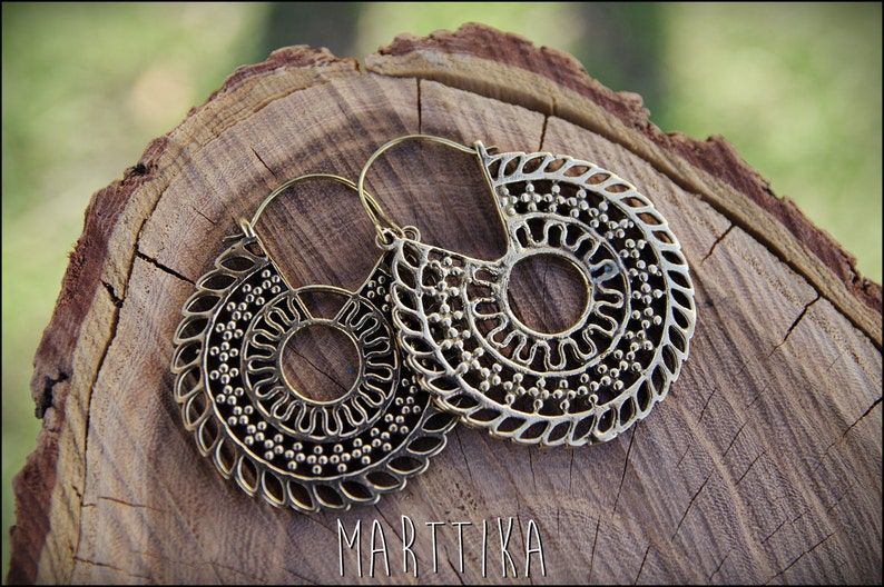 Aretes color bronce. Brass Hoop Earrings. Gypsy Earrings. Brass Tribal Earrings. Ethnic Style. Tribal earrings. Boho. ethnic. imagen 1