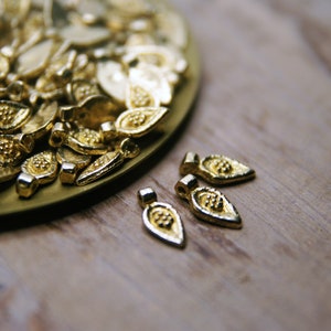 15mm Coin pendants, Brass Charms, Gold Charms, Macrame charms, Brass pendant, Charms for making Macrame jewelry, brass charms, Tribal charms imagen 4